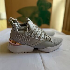Puma women’s muse in metallic rose new in original box